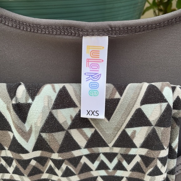 Lularoe grey top and grey leggings xxs/tween - Picture 2 of 8